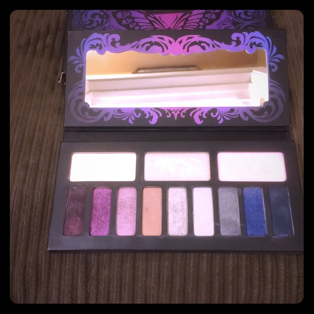 Eyeshadow palette